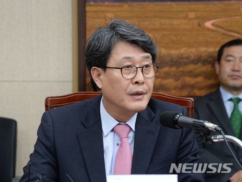 '육아휴직' 하면 국민연금 2배 납부…"공무원연금과 차별"