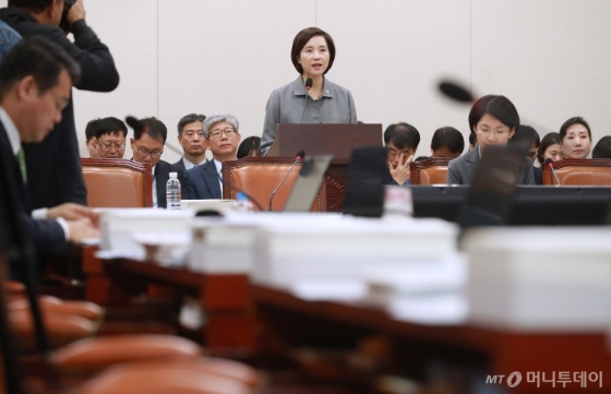 [사진]유은혜 장관, 자유한국당 퇴장 속 인사말