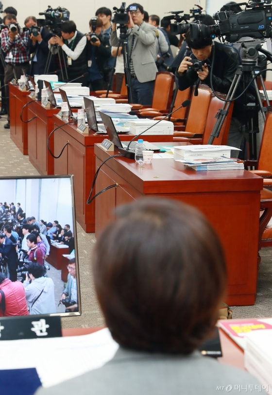 [사진]자유한국당 퇴장으로 중단된 교육부 국감