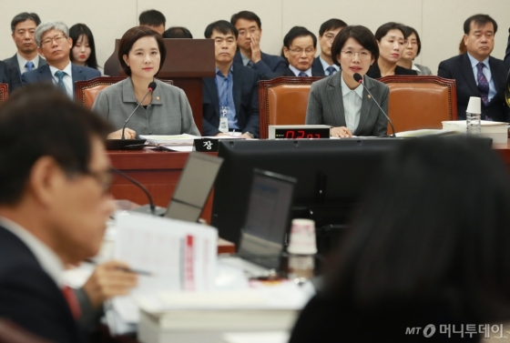 [사진]자유한국당, 유은혜 인정 못해...박춘란 차관에 질의