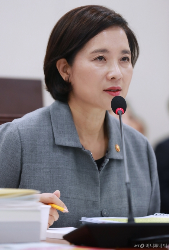 [사진]답변하는 유은혜 장관