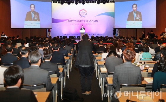  박건수 산업통상자원부 산업정책실장이 18일 오후 서울 대한상의에서 열린 '2017 엔지니어링의 날' 주간 기념식에서 축사하고 있다. (산업통상자원부 제공) 2017.10.18/사진=뉴스1 