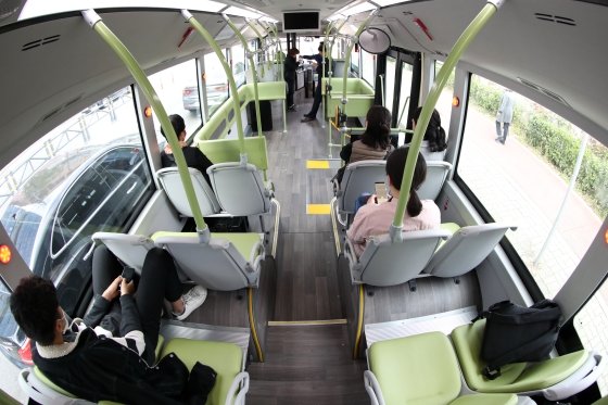 22일 오후 울산시 동구 일대에서 전국 최초로 시내버스 노선에 투입된 124번 수소전기버스가 운행을 하고 있다. 버스 내부 모습./사진=이기범 기자(울산)