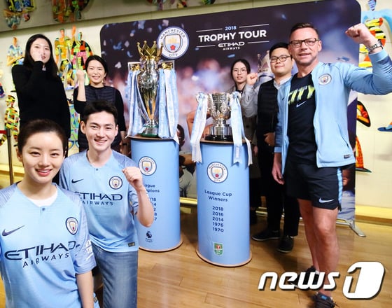 [사진]한국먼디파마, 맨체스터 시티 우승컵 월드 투어 기념행사 개최