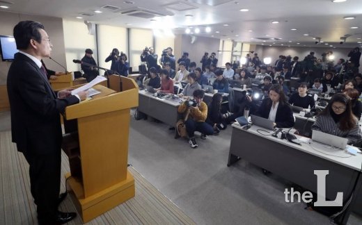 지난달 14일 김용범 금융위원회 부위원장 겸 증권선물위원회 위원장이 서울 종로구 정부서울청사 브리핑룸에서 삼성바이오로직스 분식회계 혐의에 대한 심의 결과를 발표하고 있다. / 사진=이기범 기자