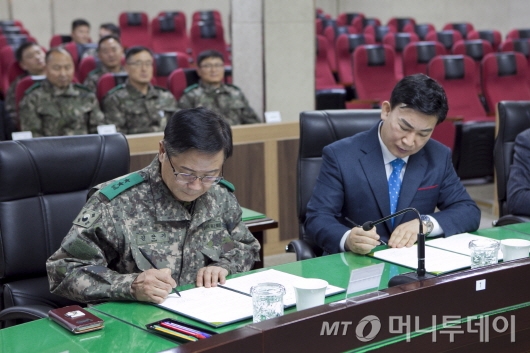 육군보병학교는 골드론 장성 무인항공교육원와 드론교육 업무협약을 체결했다.