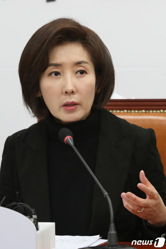 나경원 자유한국당 원내대표가 10일 오후 서울 여의도 국회에서 방미 관련 기자회견을 갖고 모두 발언 하고 있다./ 사진제공=뉴스1