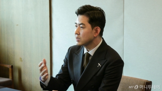 '플라이 백' 출간한 박창진 대한항공직원연대 지부장. /사진제공=메디치미디어<br>