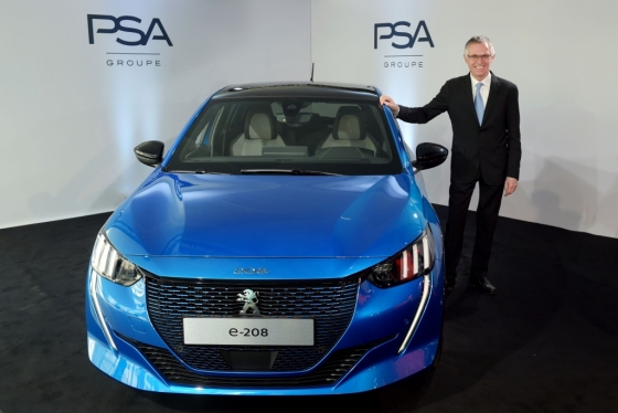 Chairman of the Managing Board of French carmaker PSA Group Carlos Tavares poses beside the new Peugeot e-208 following the presentation of the group full year 2018 financial results at PSA headquarters in Rueil-Malmaison on February 26, 2019. (Photo by ERIC PIERMONT / AFP) /AFPBBNews=뉴스1