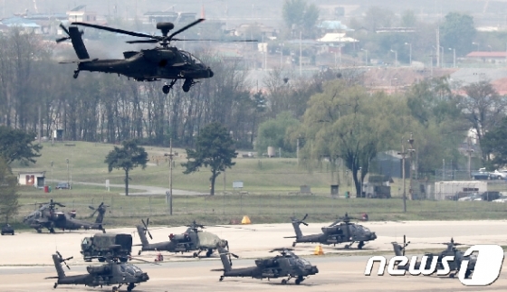 ⵵ ý 8ɺ ķ ġ&#40;AH-64&#41;Ⱑ ̷ ϰ ִ.  2018.4.26/1 &copy; News1 ȯ 