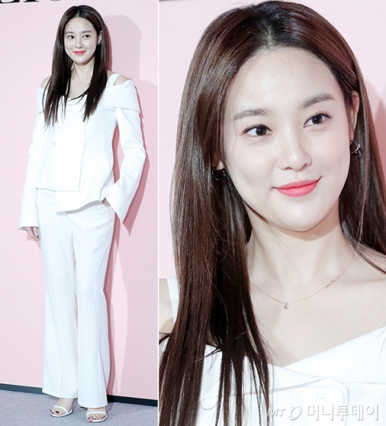 이주연, 어깨선 드러낸 슈트 자태…뽀얀 피부 '눈길' | 스타일M