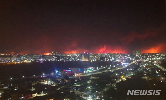 =ý  = 4  717в   伺 ϸ ̽÷ α ߻꿡     ߻ 3ð° ǳ Ÿ  ִ. 2019.04.04. (= )    photo@newsis.com