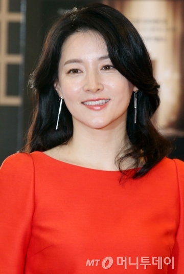 이영애가 2일 오후 서울 서초구 서울 국립국악원 예악당에서 열린 LG생활건강 제15회 후(后) 해금 예찬 행사 참석해 포즈를 취하고 있다.