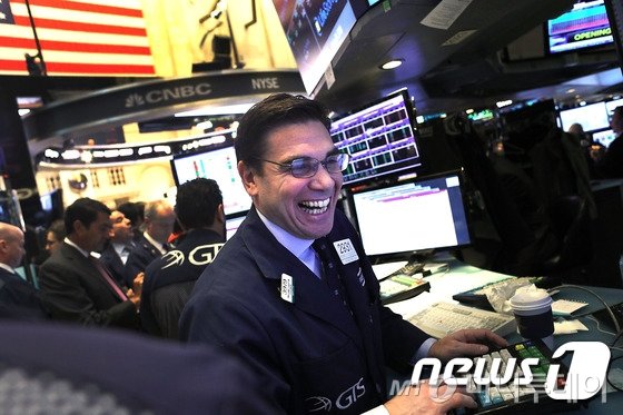 [뉴욕마감] 은행주 '깜짝실적'에 S&P 사상최고치 '바짝'
