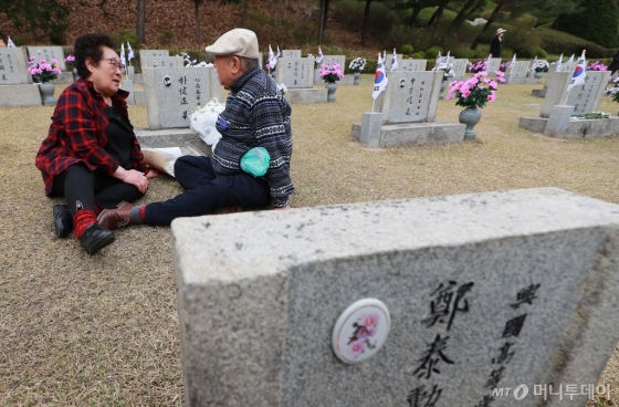 [사진]4.19혁명 59주년 '고인의 생전을 기억하며...'