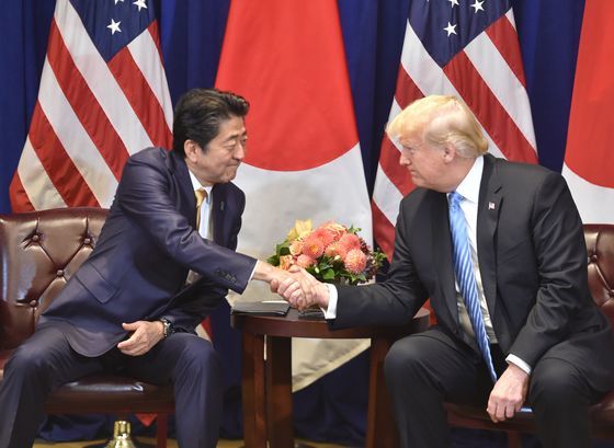 도널드 트럼프 미국 대통령과 아베 신조 일본 총리. /사진=뉴스1