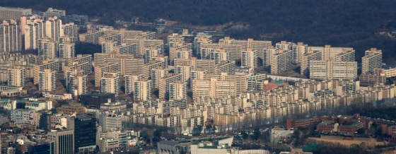 서울 송파구에서 바라본 서울의 아파트 단지 모습/사진= 뉴시스