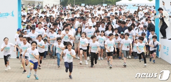 [사진] '출발 신호와 함께 힘찬 출발'