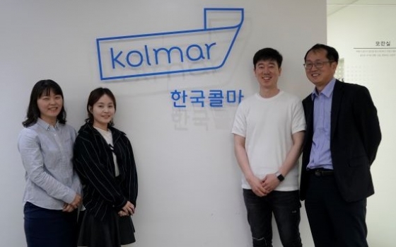 한국콜마에서 자외선 차단제 연구를 전담하는 기반연구팀 소속 계성봉 수석연구원, 김용우 책임연구원, 김영화 책임연구원, 김진영 책임연구원(오른쪽부터)/사진제공=한국콜마