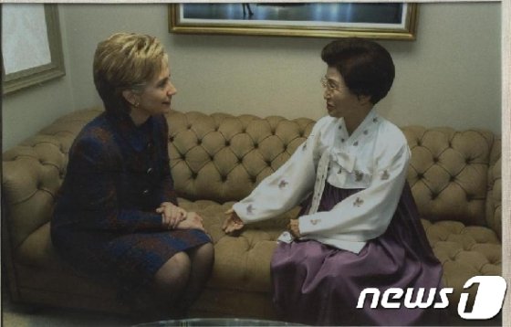 [사진] 힐러리 클린턴 만난 이희호 여사
