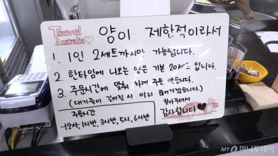 '반할만두'의 갓김치만두를 먹으려면 빠르고 부진런해야 한다.