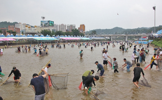은어반두잡이체험 사진/사진제공=축제 홈페이지
