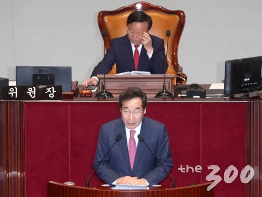 이낙연 국무총리가 12일 오전 서울 여의도 국회 예결위 전체회의에 출석, 인사말을 하고 있다. /사진=홍봉진 기자