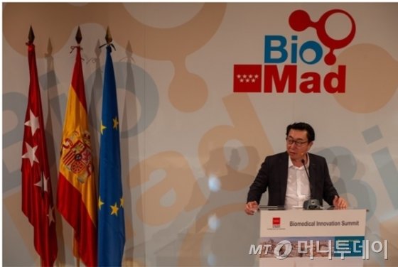 바이오기업 피에이치(PH)파마의 허호영 대표가 최근 스페인 마드리드에서 개최된 '2019년 바이오 메디컬 혁신 컨퍼런스(Biomedical innovation summit)' 기조강연을 하고 있다./사진제공=PH파마