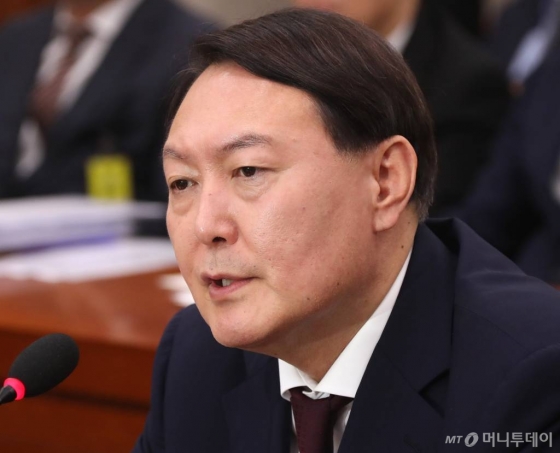 윤석열 검찰총장 후보자가 지난 8일 오후 서울 여의도 국회에서 열린 인사청문회에서 답변하고 있다. / 사진=홍봉진 기자 honggga@