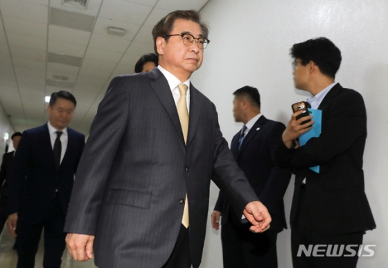 【서울=뉴시스】 박영태 기자 = 16일 오전 서울 여의도 국회에서 열린 정보위원회 전체회의에 서훈 국가정보원장이 참석하고 있다. 2019.07.16. photo@newsis.com