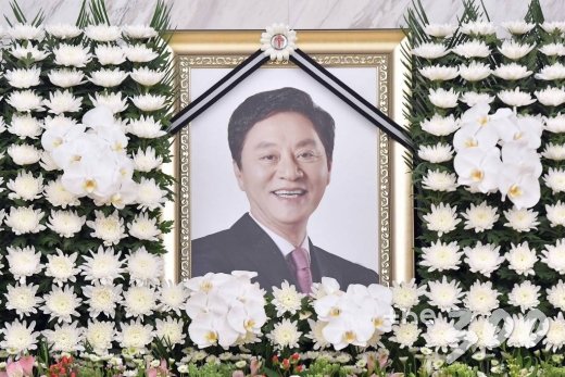 17일 서울 신촌 세브란스병원에 정두언 전 새누리당 의원의 빈소가 마련돼 있다./사진=김창현 기자