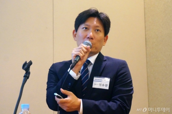 이수완 덕산테코피아 대표가 18일 서울 여의도 63스퀘어에서 개최한 IPO(기업공개) 간담회에서 사업 전략을 발표하고 있다. /사진제공=덕산테코피아