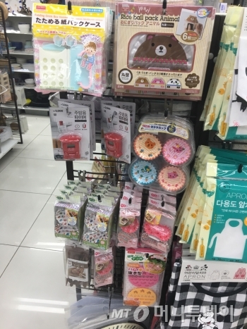 다이소 매장 내부 전경. 국내 중소기업 제품도 많지만, 일본 제품도 상당히 많다./사진=남형도 기자