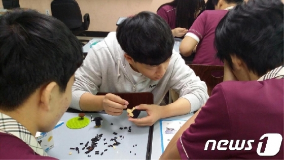 기말고사도 끝났는데 영화나? 우리 학교는 진로탐색활동 해요! - 머니투데이 기말고사도 끝났는데 영화나? 우리 학교는 진로탐색활동 해요! - 머니투데이