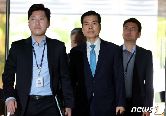 삼성바이오로직스(이하 삼성바이오) 분식회계 혐의를 받고 있는 김태한 삼성바이오로직스 대표이사가 19일 오전 서울 서초구 서울중앙지방법원에서 열린 구속 전 피의자심문(영장실질심사)에 출석하고 있다. 2019.7.19/뉴스1 © News1 박정호 기자