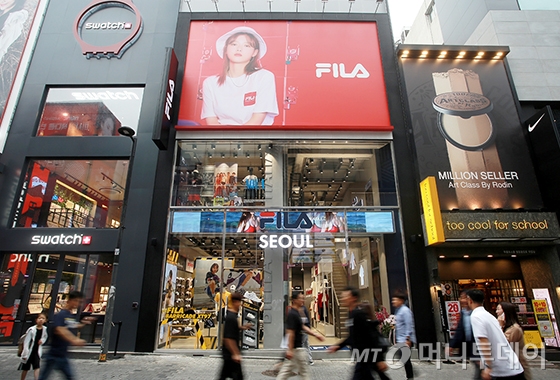 명동 중앙로에 새롭게 문을 연 휠라 서울점./사진제공=휠라(FILA)