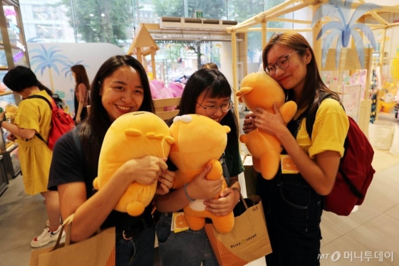 3�� ���� ���� ������ ȫ�� īī����������忡 ���������� ����� �湮����� �պ�� �ִ�. / ����=�Ӽ��� ���� tjdrbs23@