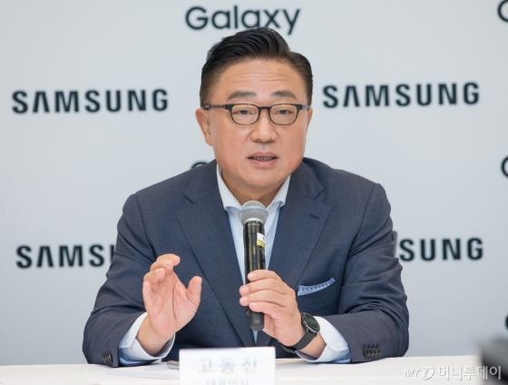 고동진 삼성전자 IM부문장(사장)이 7일(현지시간) 미국 뉴욕 브루클린 메리어트호텔에서기자들과 만나 간담회를 하고 있다/ 사진=삼성전자 제공