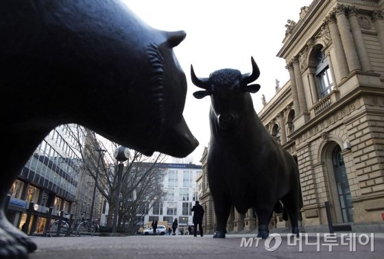 폭락 그후…'공포'와 '탐욕' 중 승자는?