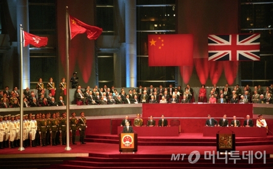 1997 7 1 ȫ ȯĿ ϴ ¼  ߱ ּ. /=AFP