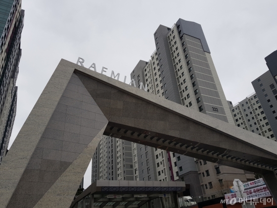 개포래미안블래스티지 단지 주출입구 전경. /사진=유엄식 기자