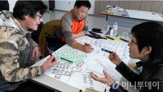 전남도의 '가고 싶은 섬'으로 선정된 섬 주민들을 대상 '섬 코디테이터'교육을 실시한다. '섬 해설사' 양성 프로그램이다. 사진제공=전라남도.