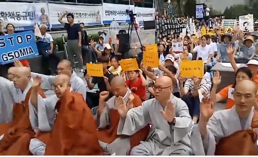 24일 정오 서울 종로구 옛 일본대사관 앞 소녀상에서 제1401차 수요집회가 열렸다. /사진=정의기억연대