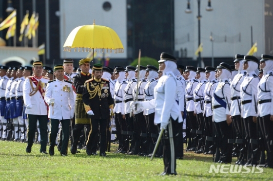 15��(�����ð�) ��糪�� ���� �ݴٸ������갡�Ͽ��� �� ������ �� �ϻ糯 ��Ű�� ��糪�� ��ź(����)�� �ڽ��� 73��° ���� ���� ��� �� ����븦 �翭�ϰ� �ִ�. 2019.07.15./����=���ý�