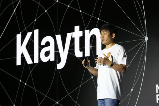 한재선 그라운드X 대표가 30일 서울 코엑스에서 열린 'if kakao 개발자 컨퍼런스 2019'에서 기조연설하고 있다. /사진제공=카카오.