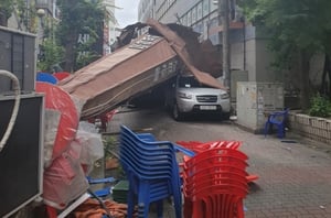 역대급 강풍 동반한 태풍 '링링'