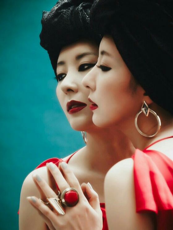 '삐에로는 우릴 보고 웃지'의 뮤직비디오를 최근 에버랜드와 제작한 김완선은