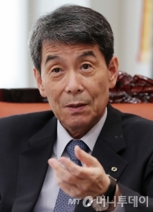 이동걸 산업은행 회장/사진=머니투데이DB