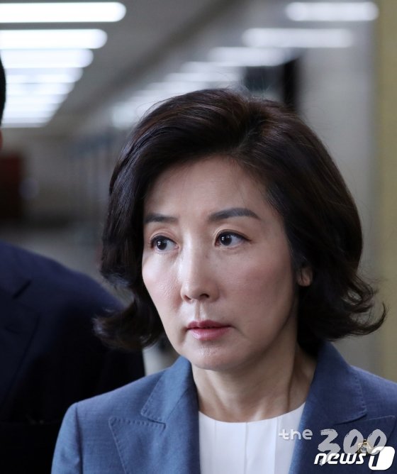 (서울=뉴스1) 김명섭 기자 = 나경원 자유한국당 원내대표가 11일 서울 여의도 국회에서 열린 중진의원 연석회의에 참석하고 있다. 2019.9.11/뉴스1