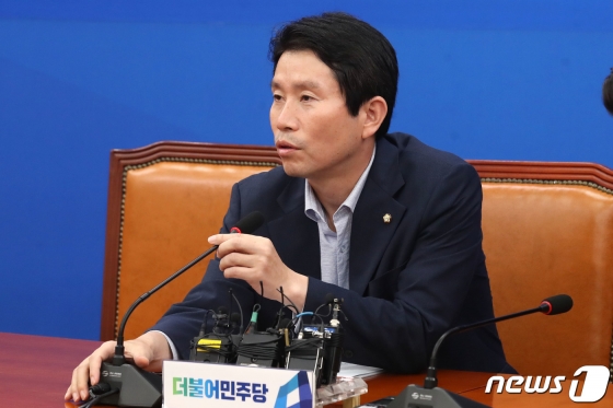 이인영 더불어민주당 원내대표가 11일 오후 서울 여의도 국회에서 기자간담회를 갖고 있다. /사진=뉴스1